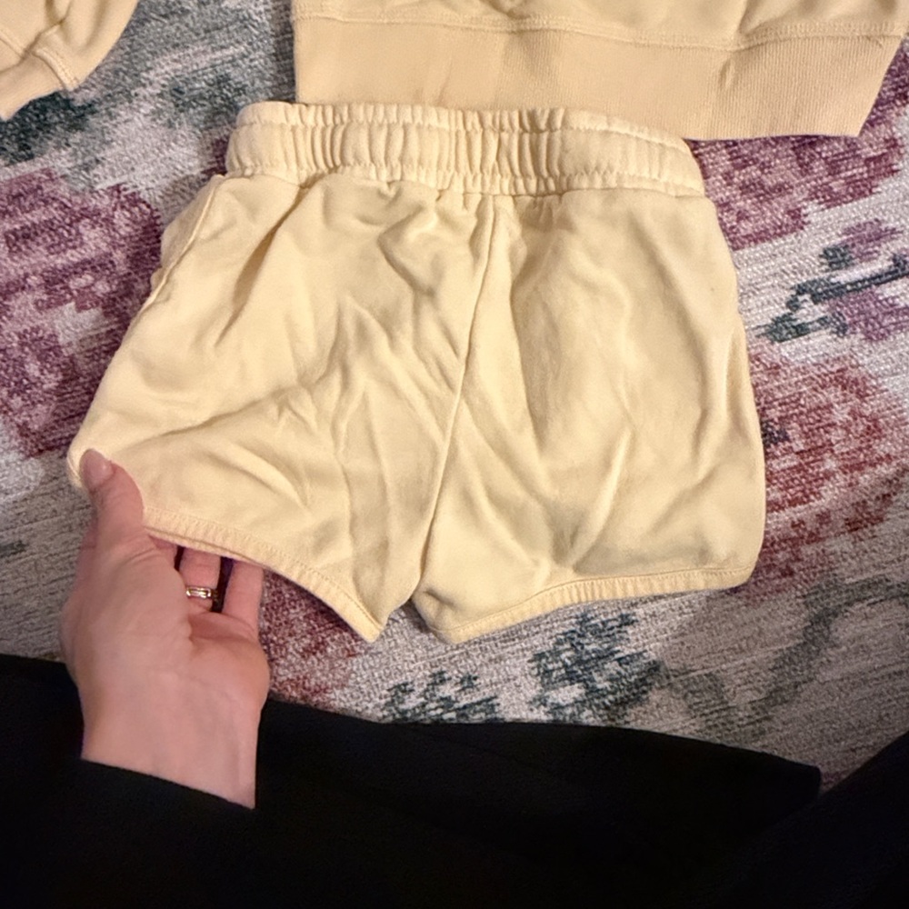 Primark Soft Yellow set - Picture 2 of 4